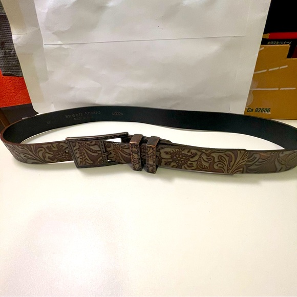 Women’s Belt Size Medium 40 inches Made in Italy Floral detail scrolling design - Picture 8 of 11